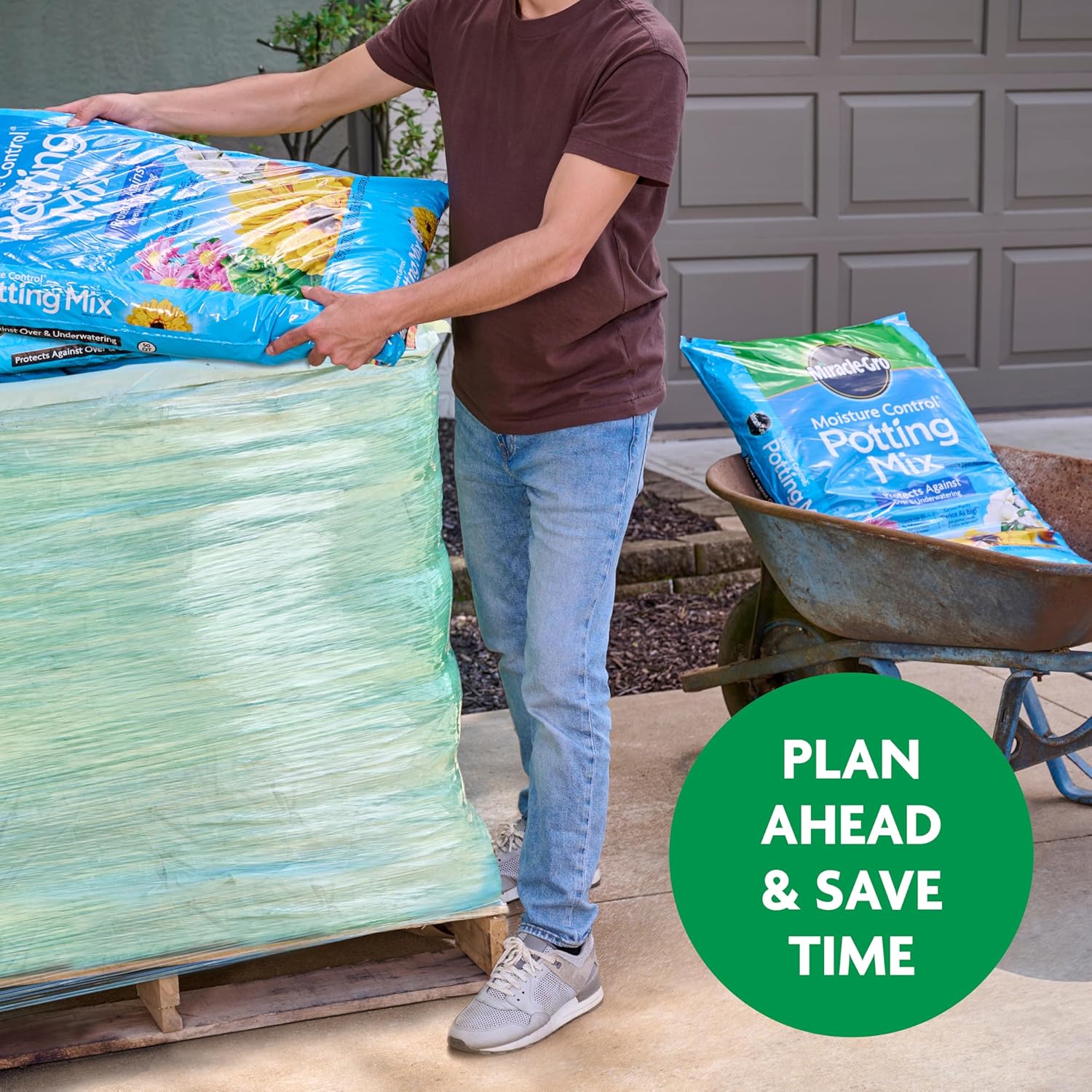 Miracle-Gro Moisture Control Potting Mix Bulk Pallet, for Container Plants, Protects Against Over- and Under-Watering, 1 cu. ft. Bags, Pallet of 80