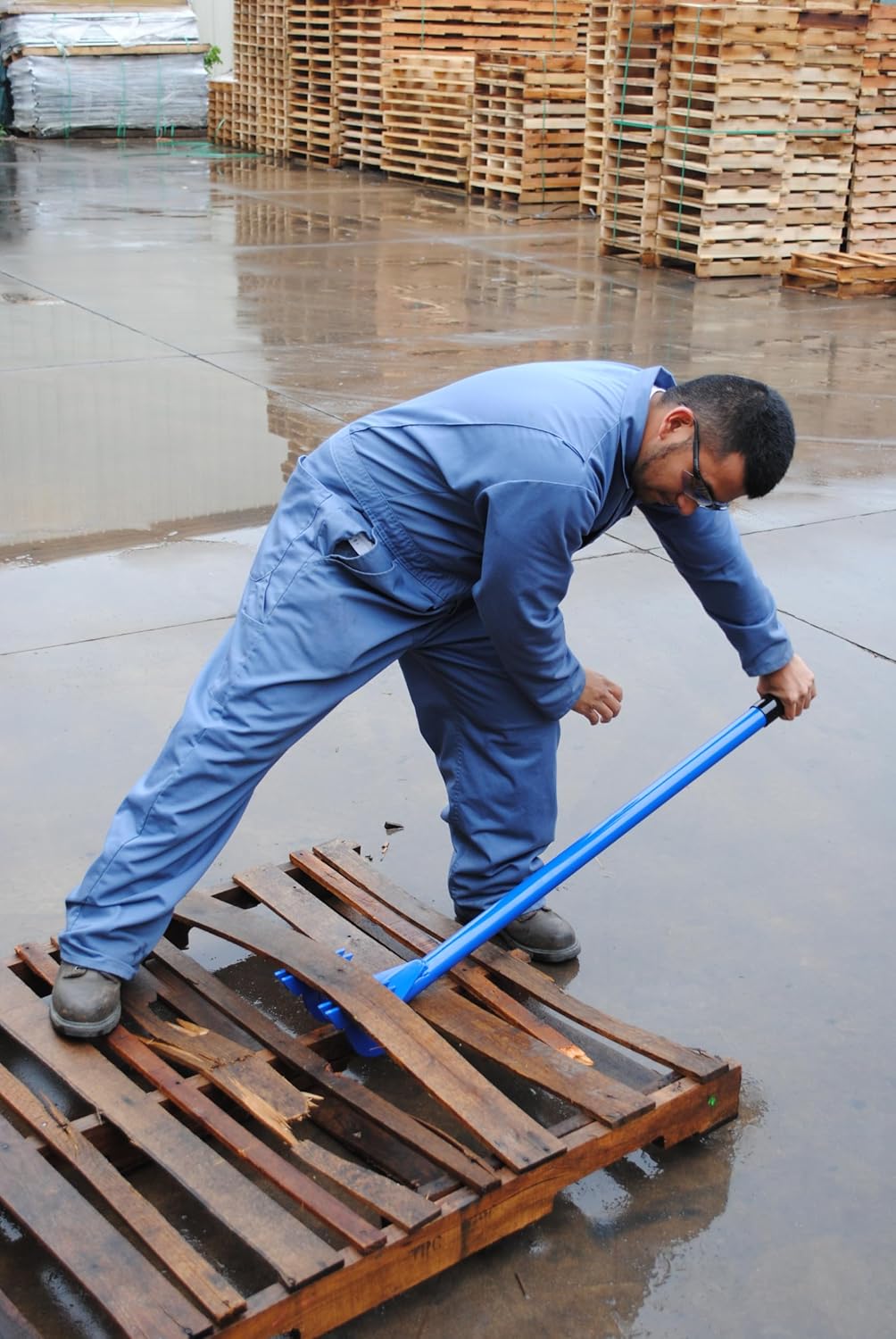 Vestil SKB-DLX Steel Deluxe Pallet Buster with 41 In. Handle Blue