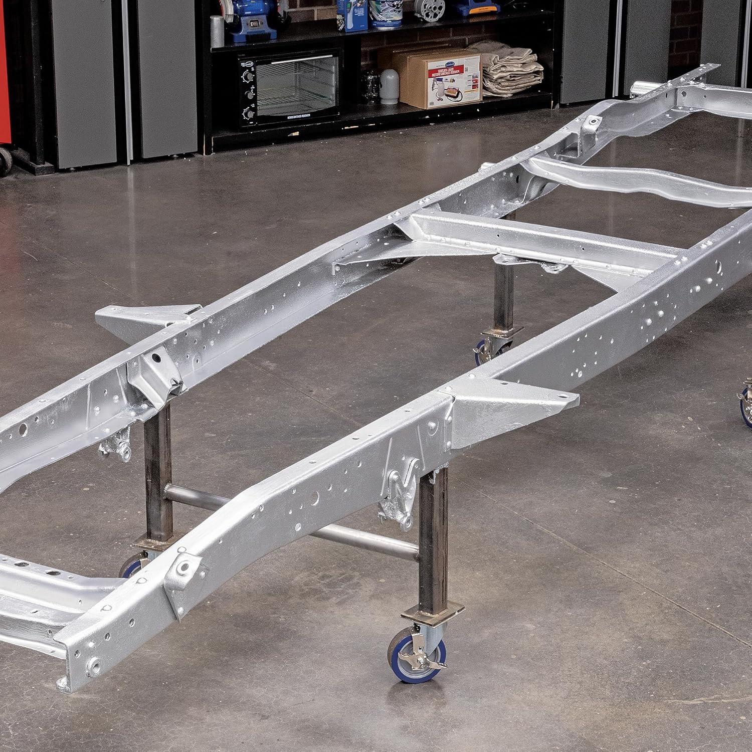 Eastwood Rust Encapsulator Platinum Quart | UV Resistant Aluminum Finish Rust Preventive Coating | Easy Apply High-Tech Formula Automotive Paint to Stop Rust | Rust Remover for Metal Structures